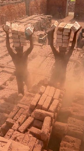 Incredible Strength! Brick Worker CarryingBricks on His Head