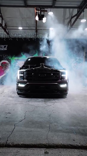 It’s safe to say these motors like to rev to the moon and back 😋 Credit: 🎥: @visionary.ben (IG) | @NWO RACING | @Velocity Racing | @midnightperformance #ford #f150 #coyote #tt #boost