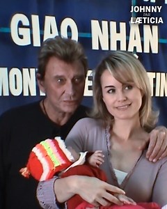 "Je m'en rappellerai toujours" Découvrez des images personnelles de Johnny Hallyday et Laeticia Hallyday, très émus, lors de leur rencontre avec Jade à l'orphelinat ❤️ #JohnnyParLaeticia, un documentaire exceptionnel, jeudi 8 décembre à 21:10 | M6