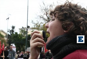 Πολυτεχνείο 2022: Το ethnos.gr στη μεγάλη πορεία - Μαζική η συμμετοχή των πολιτών