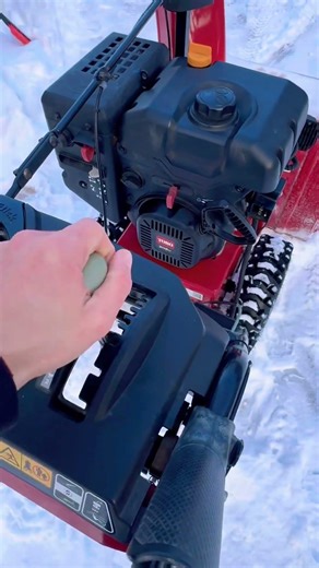 24” / 60cm Snow Bank Eaten by Toro Snowblower 302cc engine