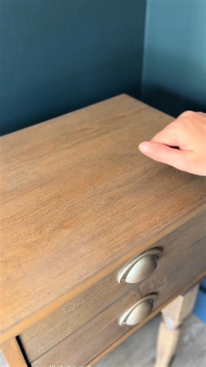 How to Stain Wood Like a Pro with Minwax stains! makes the process so...