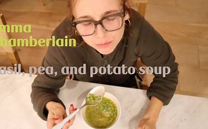 中英字幕｜【Emma chamberlain】VLOG：第一次独自做汤 你猜好喝吗？