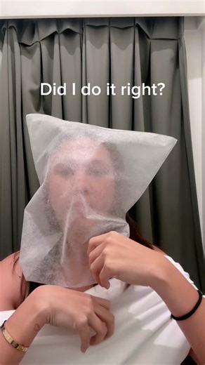 My first fitting in Uniqlo this year. I'm shook may ganito na sila if you want to fit white shirts #uniqlo #uniqloph