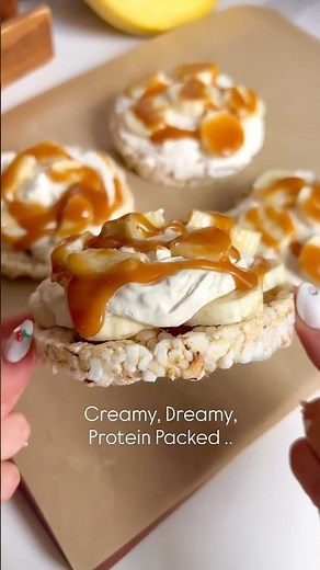 Healthy, high protein, banana cream pie rice cakes!! Gluten free, dairy free snack!