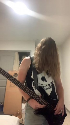Orion Bass Solo: A Tribute to Cliff Burton by a Talented Musician