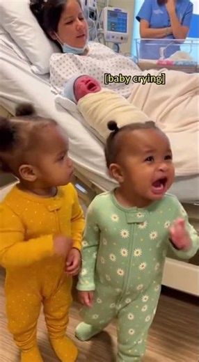 “Tiny Twin Babysitters Panic When the Newborn Cries 😂👶👶”