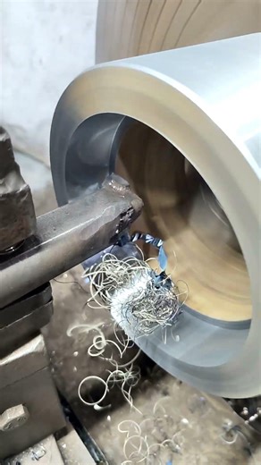 Lathe Machine Tools: Kaise Kaam Karti Hai? | Complete Working Explained