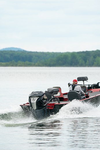 The EX200 great top-end speed, smooth and responsive handling, and jolting holeshots from the EX200’s superiorly designed pad hull provide the performance of a high-end fiberglass boat. | Excel Boats