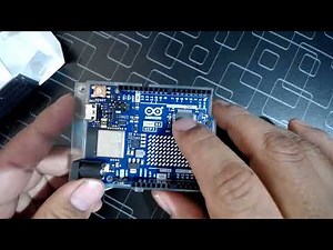Unboxing del Arduino UNO R4 WiFI