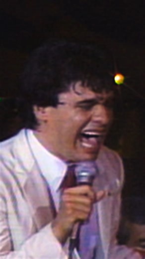 Ya está disponible en Netflix ‘Juan Gabriel: Debo, puedo y quiero’, una serie documental sin precedentes sobre El Divo de Juárez 💖 | Netflix