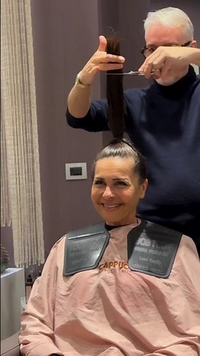 Un taglio scalato con volume in alto centro testa può snellire un viso rotondo ♥️♥️