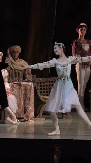 Lovely @marachok - Variation from “Swan Lake Pas de Trois” 💐 | Ballerina de Tutu