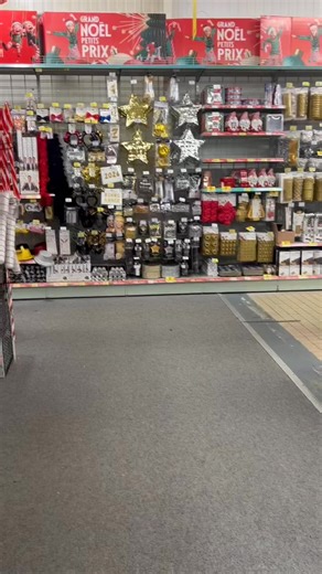 💃🕺 Défilé spécial Pull Plaid en magasin !On a tous enfilé un pull plaid différent pour vous montrer à quel point ils sont CANONS… et surtout ultra chauds 🔥❄️✨ Avec ou sans paillettes, le pull plaid est toujours disponible ! ✨À vous maintenant de choisir votre modèle et de défiler chez vous comme une star de l’hiver ! ⭐️#DéfiléPlaid #PullPlaid #TeamBoutique #PlaidAddict #HiverChaud #LookFun #PlaidPaillettes #ConfortMax #TendanceHiver #ModeHiver #ShoppingFun #PlaidLovers #CocooningVibes | Centr