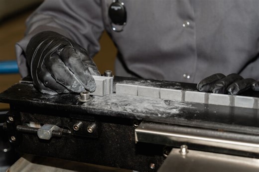 寻找中国稀土磁铁替代品：一场全球追逐战