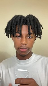 Should you dye your locs? 🤔 Dyeing isn’t as tricky as you think. Yes we know you want to but think about the health of your locs 🌴 We’re not saying don’t do it, but wait until your locs are mature to do so, this will minimize damage and allow your hair to recover better 🌱 Another alternative is to try natural options like occasional sun dyeing, camomile tea and lemon juice 🙏🏾 🎥: @maxwellye_ | FreeTheRoots