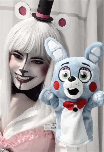 Exploring Five Nights at Freddy's Cosplay Transitions