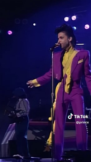 On this day in 1991, 'Victory and Valor: A Special Olympics All Star Celebration' aired featuring Prince's performance of Diamonds and Pearls.