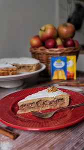 56K views · 538 reactions | 不Lenja pita sa jabukama 不​ Preukusna kombinacija prhkog testa i sočnog nadeva od jabuka.  | C Slatka tradicija | Facebook