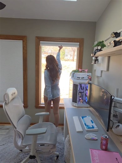 Monday vibes #pcgaming #gameroomideas #pcsetup #minimalsetup | Game Room Ideas