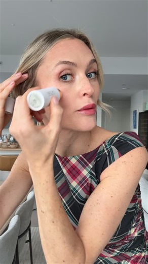 JULES on Instagram: "An under 10 minute make up routine for the girl who may always be running late but somehow always on time... easiest make up to apply on the go with the most natural finish. I have been using this contour collection for over 3+ years and love that it's a clean product I can continue using through pregnancy. Comment MAKEUP below for the details on this full look! Plus, the sale is still going on... @ogee #ogee #makeuproutine #easyoutfit #grwm"