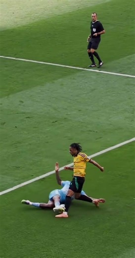 COMBIEN SUR 10 pour Aaron WAN BISSAKA ? Écrivez en commentaire ❤️🇨🇩🔥🙏