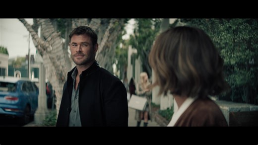 Foroxity Filmarena on Instagram: "𝐂𝐡𝐫𝐢𝐬 𝐇𝐞𝐦𝐬𝐰𝐨𝐫𝐭𝐡 𝐨𝐩 𝐫𝐨𝐨𝐟𝐭𝐨𝐜𝐡𝐭. 💎 Chris Hemsworth is Davis, een meesterdief die alles op het spel zet voor zijn laatste grote slag. Maar met een rivaliserende dief (Barry Keoghan) in zijn nek en een onverzettelijke rechercheur (Mark Ruffalo) op zijn hielen, vervaagt de grens tussen jager en prooi razendsnel. Bereid je voor op de meest stijlvolle misdaadthriller van het jaar. 𝐂𝐫𝐢𝐦𝐞 𝟏𝟎𝟏 is vanaf 12 februari te zien bij Foroxity. #Cr