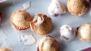 Raspberry Ice Cream Piewiches