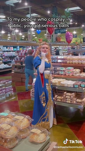 Cosplay Zelda in Public - Princess Zelda Cosplay