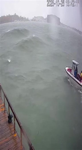 Speedboat Crashes Rogue Wave! Rainy River Bay CCTV Shock | Boat Fails