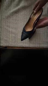 Shoes tapping #asmr #relax #satisfying #asmrsounds #tappingasmr #tapping