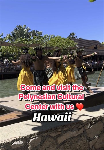 Come and visit the Polynesian Cultural Center with us ❤️ #crewlife #flightattendant #crew #travellers #aviation #cultural #hawaii #pcc #polynesian