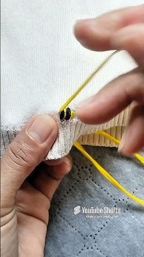 DIY Bee embroidery for your old shirt #sewingtips #sewinghacks