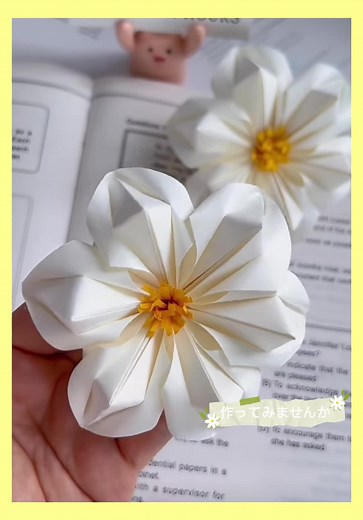 かわいい折り紙の花を作ろう！