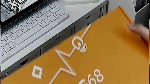 GK61机械键盘手感太戳我了！红轴清脆顺滑，RGB灯效超有氛围感，办公coding都更有动力，梦中情“盘”非它莫属！