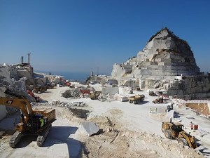 Carrara, la città di marmo. Un viaggio in cava