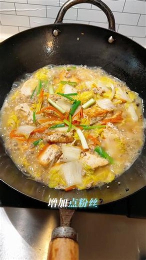 鲜嫩入味！一学就会的肉末豆腐🍛 高蛋白、高纤维、低碳水，饱腹感还特别强～一餐吃一大盘，热量大概也就300大卡左右，完全能当作减脂期的正餐。配一小碗杂粮饭或者直接单吃都很合适，简单又满足！ #肉末豆腐 #肉末豆腐煲 #减脂菜 #炖豆腐 #普通食材的神仙做法