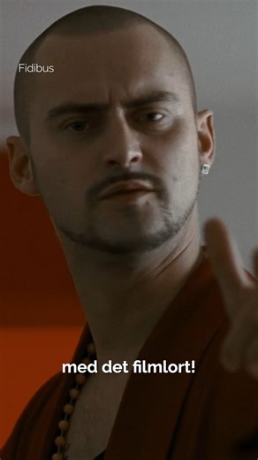 Fidibus er ikke filmlort! For hvad kan egentlig gå galt, når Kalle rører ved både Patens penge, Patens bil og Patens dame? 💥 Se den småkriminelle komedie Fidibus af Hella Joof på Nordisk Film nu 💙 | Nordisk Film