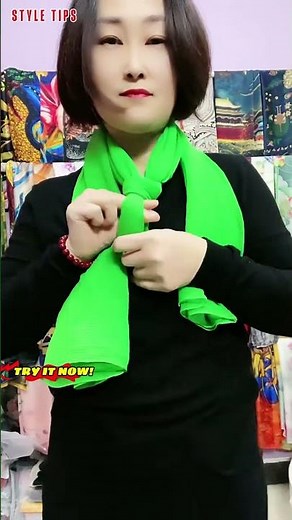 Winter Scarf Hack For Girls 🧣❄️ #WinterFashion #ScarfStyle