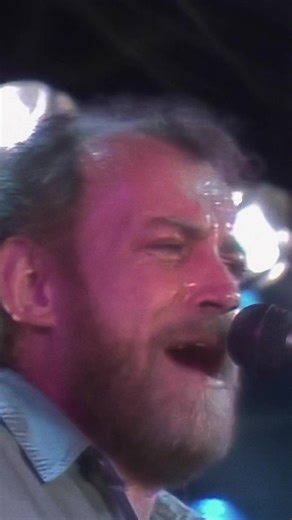 Joe Cocker Live: You Can Leave Your Hat On Performance