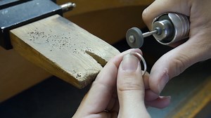 Comment fabriquer une bague en argent ? - Objectif Bijoux