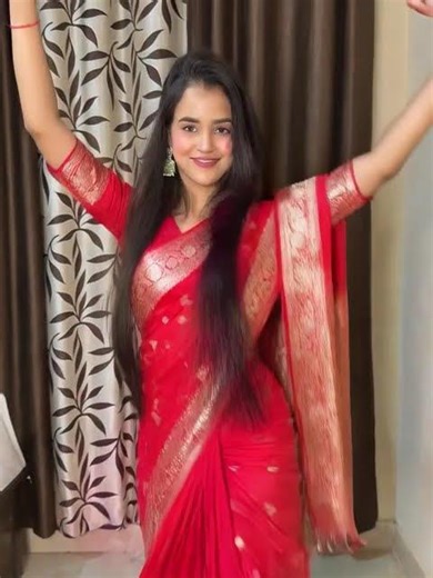 Beautiful Girls Sari Dance 💃 | Traditional Indian/Banglades #SariDance #DanceShorts #BeautifulGirls