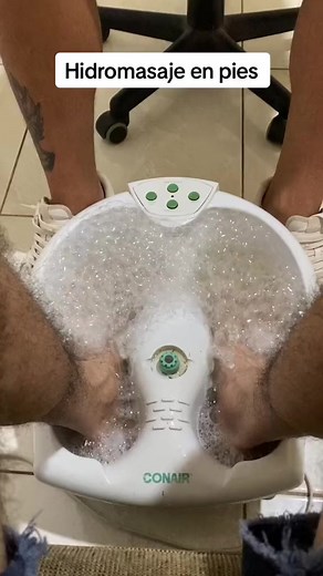 Hidromasaje en pies 🦶🏻 #reflexology #reflexologia #relajacion #medicinanatural #salud #energia #medicinaalterna #medicinaalternativa #medicinachina #digitopuntura #masaje #hidromasaje #sesion #tratamiento #dolor #estres #tension #depresion #anciedad #susieastorga #lalomolina | Susie Astorga Reflexología