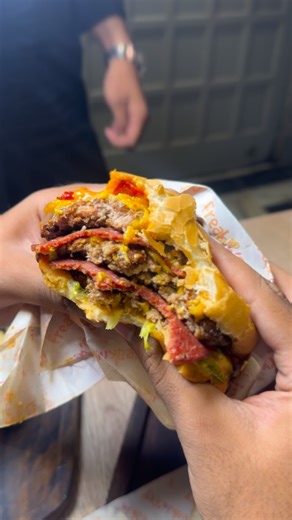 10K views · 113 reactions | Burgers that actually freak you out with flavor 勞 #freaknfry #freakinfry #foodporn #best #burgerlove #beefburger #reels | Freak In Fry | Facebook
