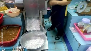 Coconut grater uses electricity to use instead of hand .. being used in the market.