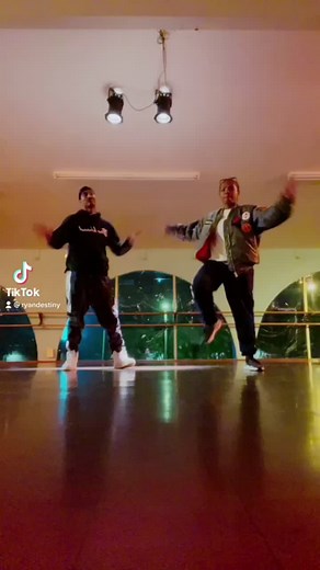 Lmao im a joke. I had MR BOOKIEBOOK with me so we had to. Obviously #bookiebookieboo