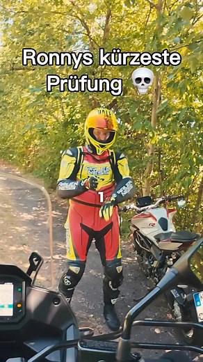 Matse on Instagram: "Sowas von unglücklich gelaufen 💀😵‍💫 Vorallem wenn einen mit 15tKm im Jahr eigentlich nix mehr überraschen kann 😵‍💫 Falls derjenige das sieht, ich hoffe das Glück was dort gefehlt hat kommt dir woanders entgegen 🤝🏼 #fahrschule #motorrad"