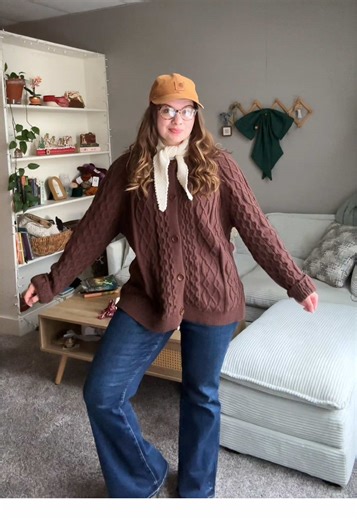 and you can make one too!! The free crochet pattern for the Florence Bandana is on my blog😘