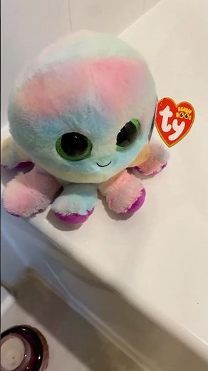 Bubbles the Beanie Boo Makes a Splash