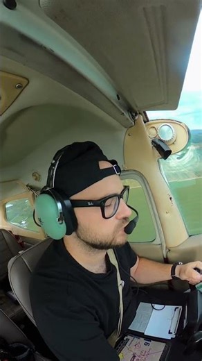 😍CESSNA 172 COCKPIT VIEW | Flying Along #aviation #shorts #flying #aircraft #cessna #pilot